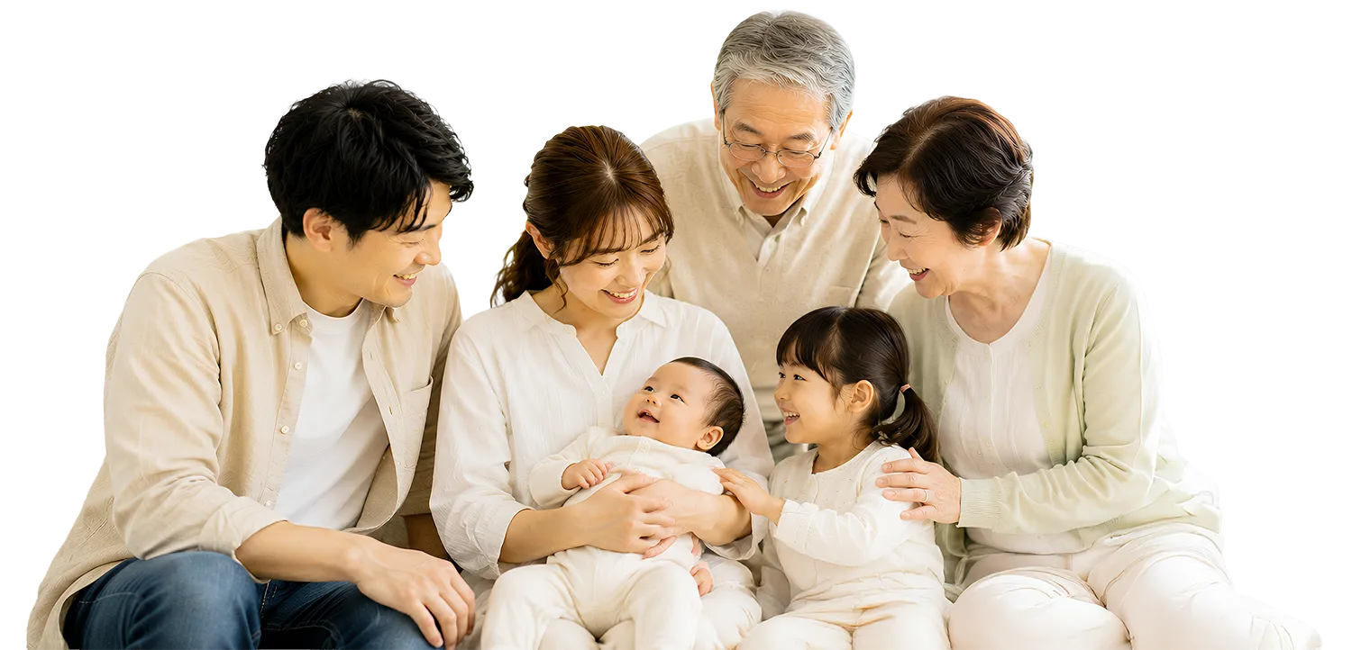 赤ちゃんを囲む家族